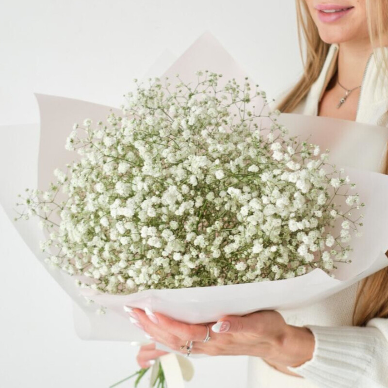 Букет из 7 белых гипсофил в дизайнерском оформлении 50 см, стандартный