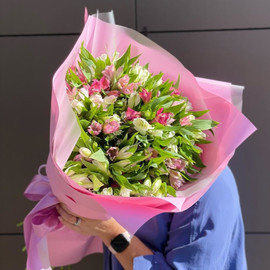 70 см дизайнерлік безендірудегі 23 альстроэмериялық қоспадан тұратын букет