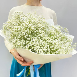 Букет из 16 белых гипсофил в дизайнерском оформлении 40 см