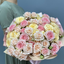 Bouquet of 15 multi-colored bush roses 50 cm