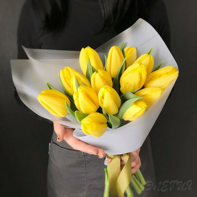 Bouquet of 15 yellow tulips in matte film, standart