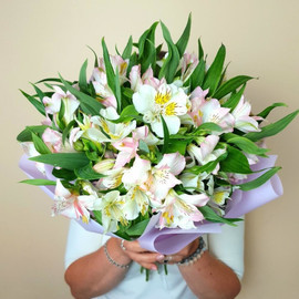 Bouquet of 11 white alstroemerias in designer design 50 cm