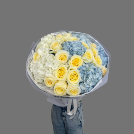 Яркий микс — 6 гортензий микс и жёлтые пионовидные розы