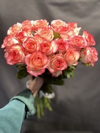 Buket iz rozi Dzhumiliya