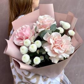 Французские розы с хризантемой