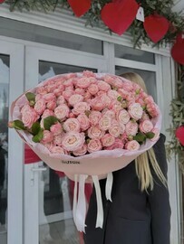 Monobuket pionovidnih kustovih roz