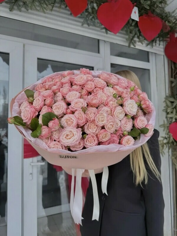 Monobuket pionovidnih kustovih roz, standart