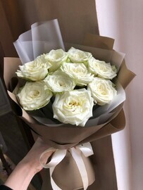 Монобукет из белых роз