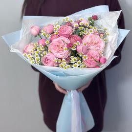 Kustovie rozi s romashkami