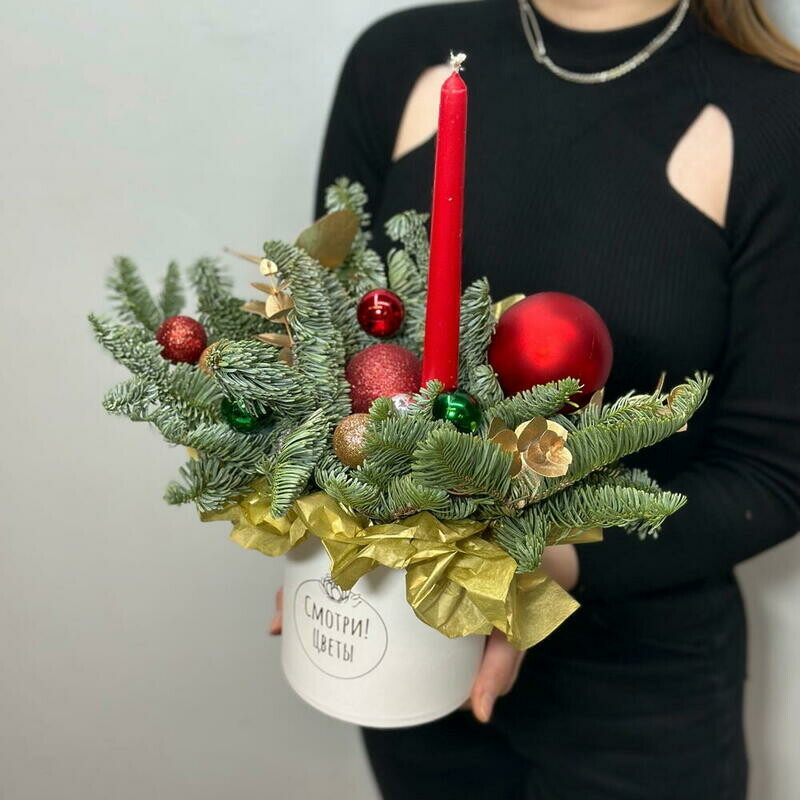 Новогодняя композиция из нобилиса со свечкой в коробке, стандартный
