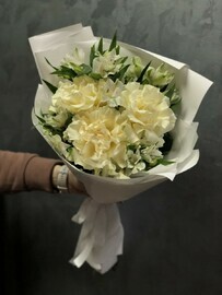 Букет из 3-х белых французских роз и альстромерий