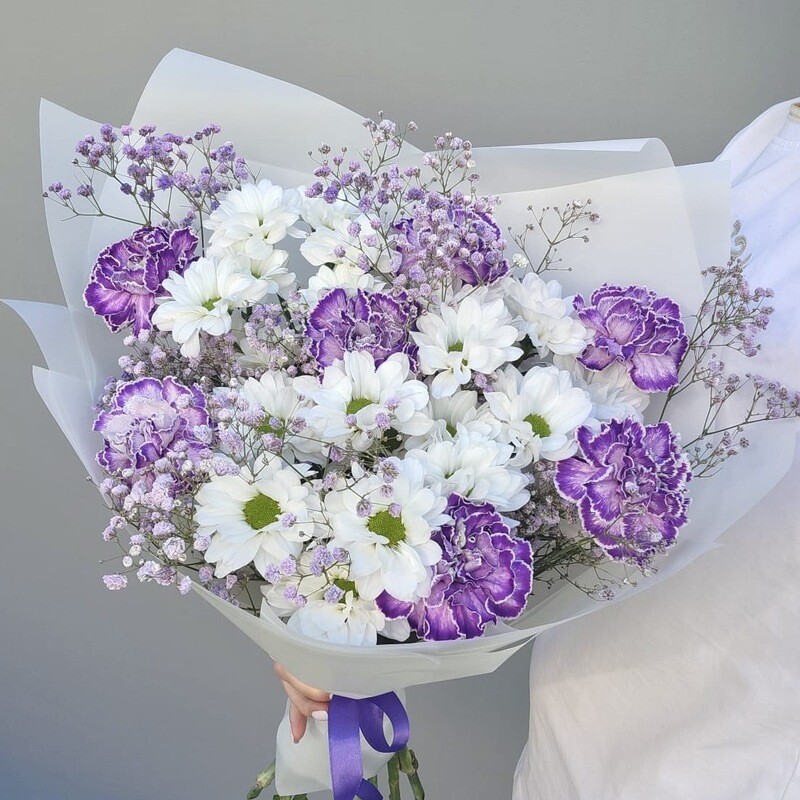 Чудесный букет с ромашками и диантусами, стандартный