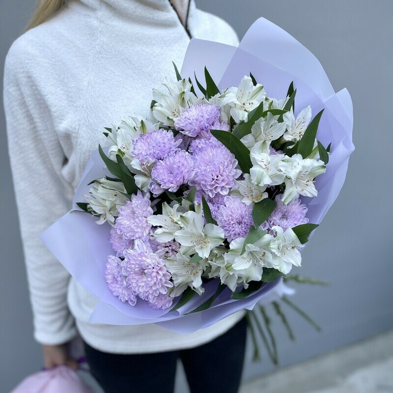 Nezhnij buket s hrizantemoj i al_stromeriej, standart