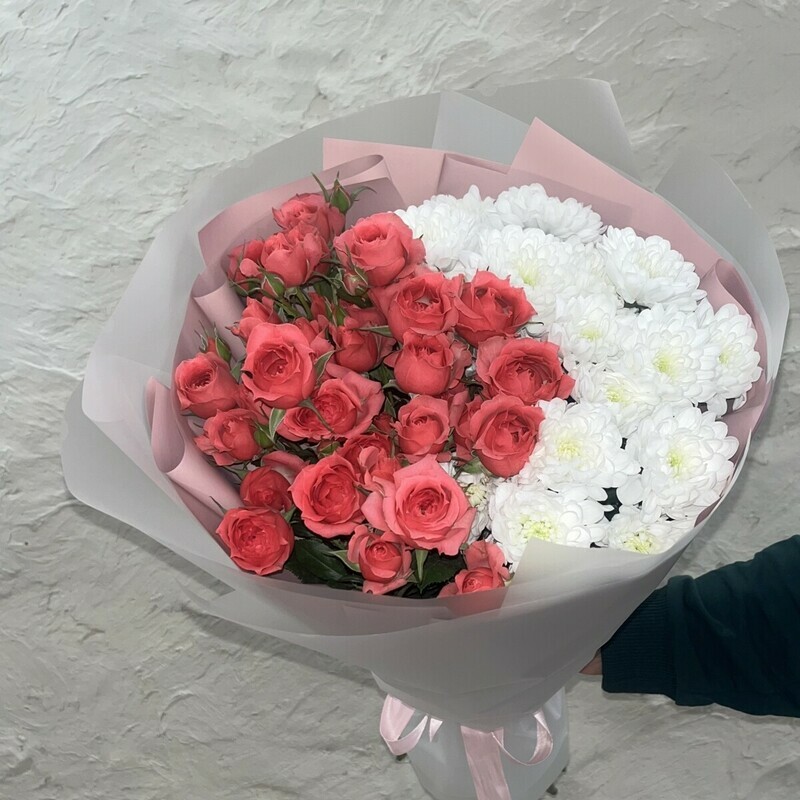 Букет из кустовых роз и хризантем , стандартный