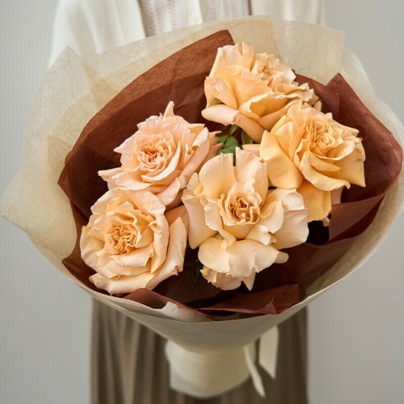 Buket iz 5 kremovih roz, buket iz 5 kremovih roz