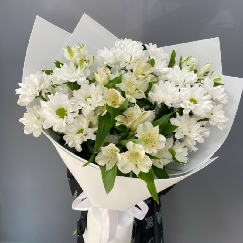 Buket iz hrizantemi i al_stromerij, standart