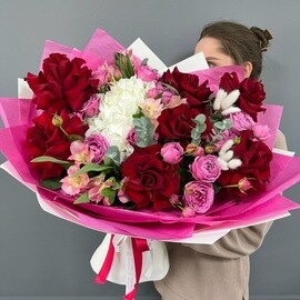 Букет из французских роз, гортензии и альстромерий