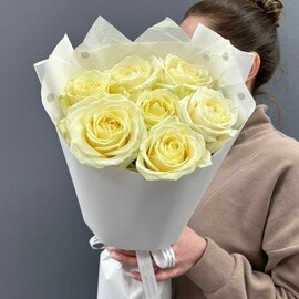 Букет из 7 белых роз