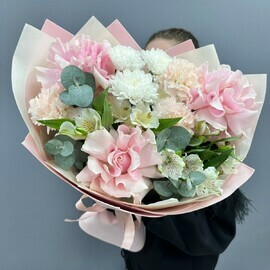 Bouquet of French roses and alstroemeria
