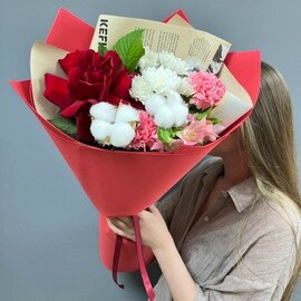 Букет из французской розы, хризантемы, диантусов и альстромерий