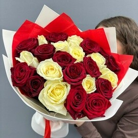 Buket iz 25 roz miks