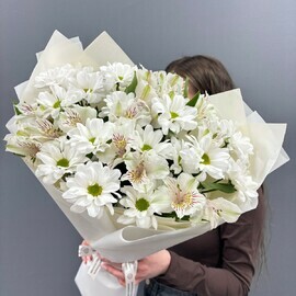Bouquet of chrysanthemums and alstroemeria