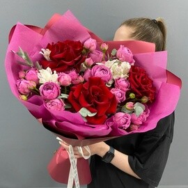 Buket iz frantcuzskih roz, kustovih roz i al_stromerij