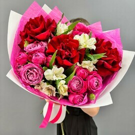 Bouquet of French roses, bush roses and alstroemeria