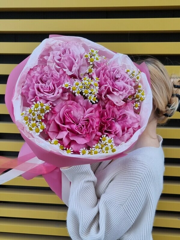 Букет "Молекула Яркости" с пионовидной розой, стандартный