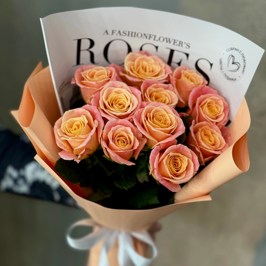 11 роз Мисс Пигги в авторской упаковке , артикул: 7110219, с доставкой в город Самара