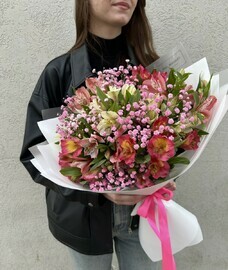 Летняя альстромерия