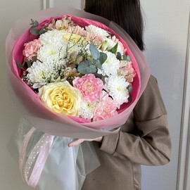 Романтичный букет с розамии