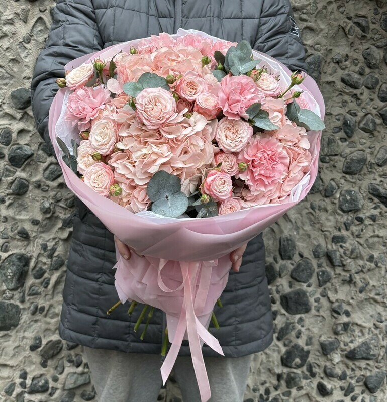 Гортензия и пионовидная роза, стандартный