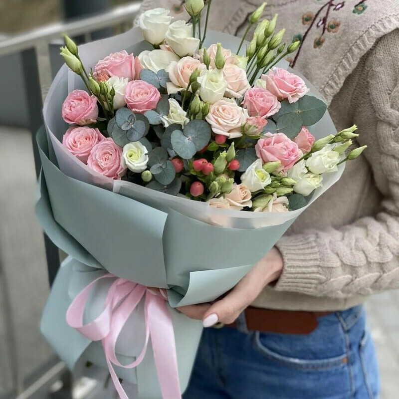 Bouquet of spray roses, eustoma and eucalyptus Mysterious, standart