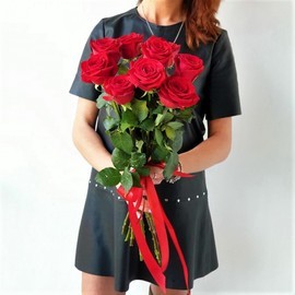 5 красных роз