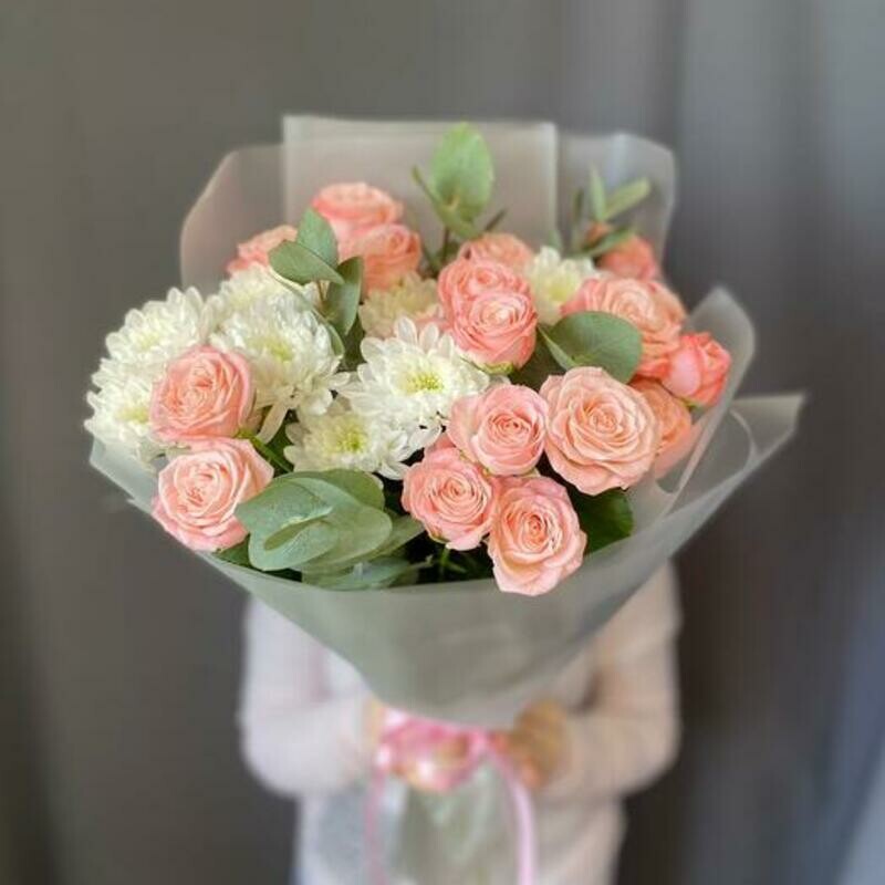 Avtorskij buket iz kustovoj rozi i hrizantemi kustovoj, standart