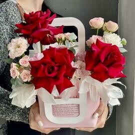 Krasnie rozi, kustovie rozi, eustoma