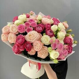 Букет из 15 кустовых пионовидных роз