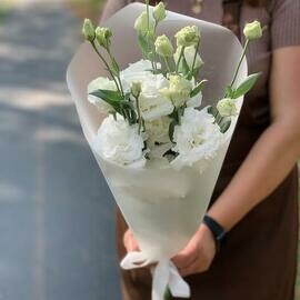 Eustoma belaya kompliment \ Buket na 1 sentyabrya