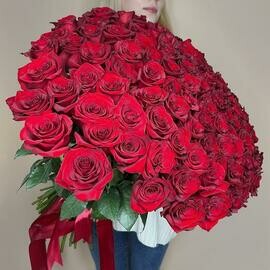 Buket iz premial_noj krupnoj 101 Krasnoj rozi Ekvador
