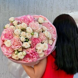 Bol_shoj buket "Roskosh_" iz frantcuzskih i kustovih roz