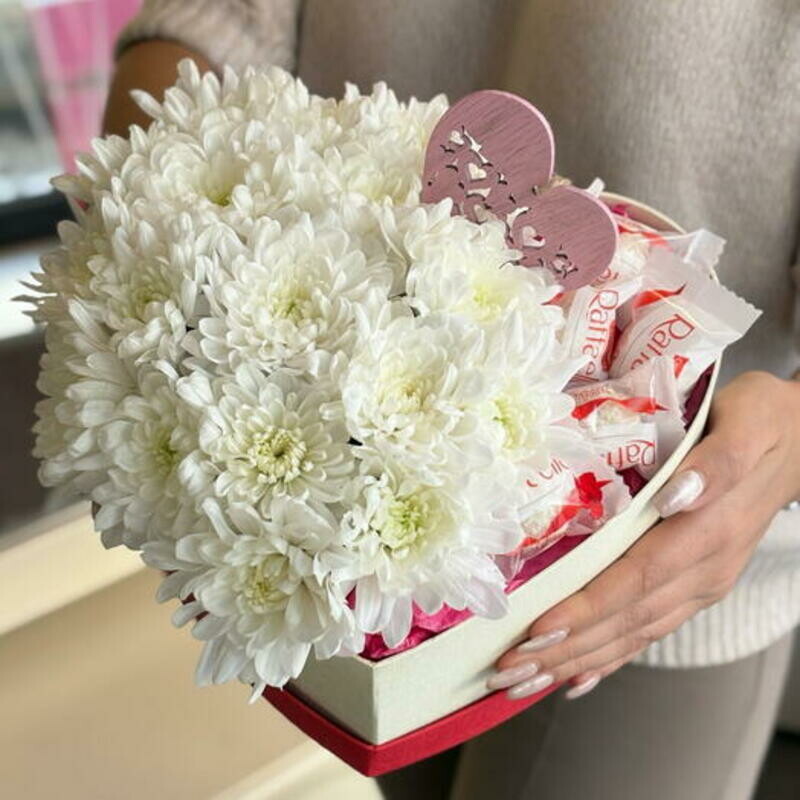 Valentinka v serdechke s konfetami, standart