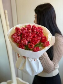 25 пионовидных тюльпанов 