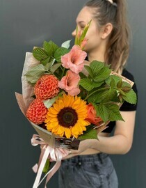 Bouquet with sunflower and gladiolus