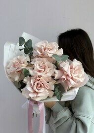 Buket rozovih frantcuzskih roz