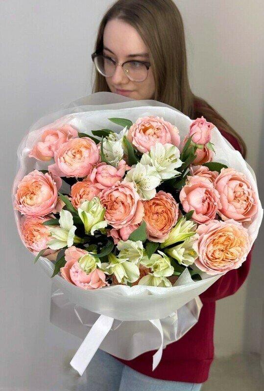 Букет с пионовидными розами и альстромериями, стандартный