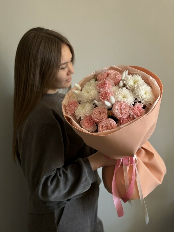 Букет «Для тебя» , кустовые пион розы, кустовая хризантема, сухоцветы, гвоздики (диантусы), премиум