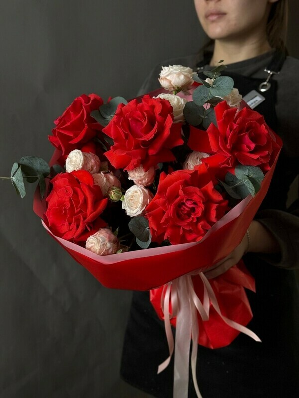 Букет из французских роз и кустовых пионовидных роз, стандартный