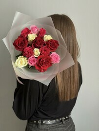 Buket iz rozi miks 15 sht
