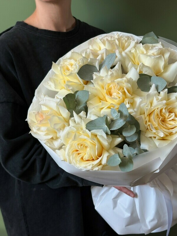 Bouquet "Cream dessert", 7 French roses with eucalyptus, rozi frantcuzskie 7 sht